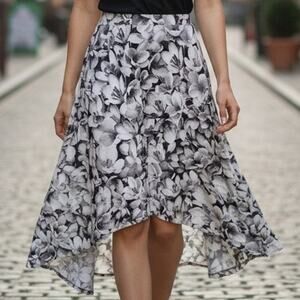 Michael Kors Black White Floral Handkerchief Skirt Sz SM Stretchy Asymmetrical